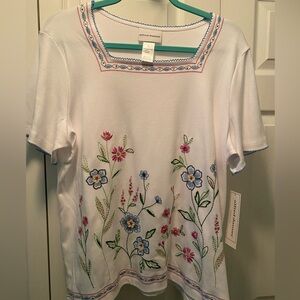 Alfred Dunner Woman’s White Top Pink & Blue Flowers Short Sleeve  Medium NWT